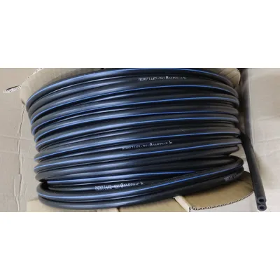 Черный резиновый вакуумный шланг с полосой. A = 7.0 mm B = 13.0 mm