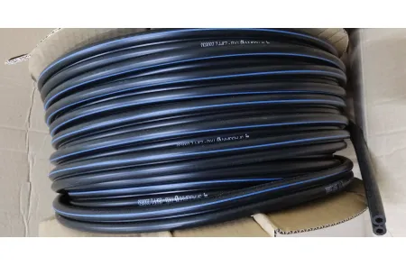 Черный резиновый вакуумный шланг с полосой. A = 7.0 mm B = 13.0 mm