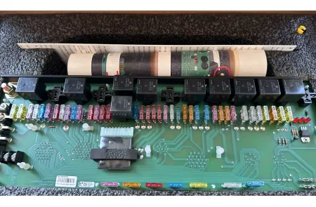 86032782 Панель с предохранителями в сборе Versatile оригинал, изображение 2